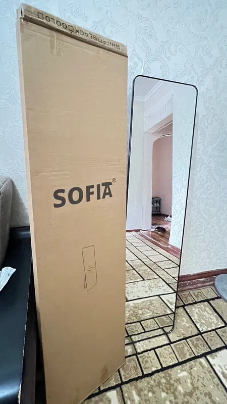 Sotiladi Oyna ideal xolatda. 2