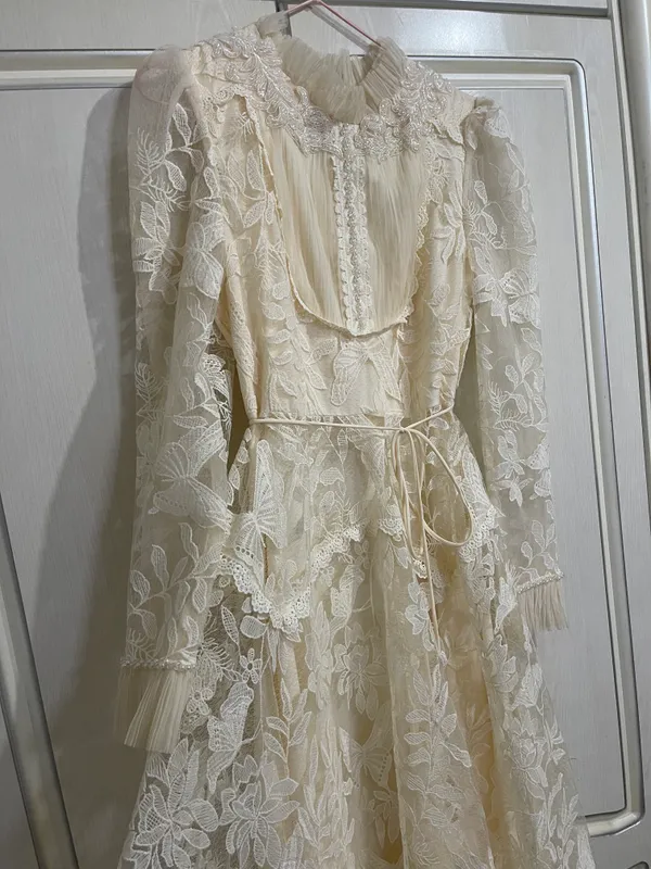 vecherniy koʻylak sotiladi rangi ivory 1 vecherniy koʻylak sotiladi rangi ivory 1