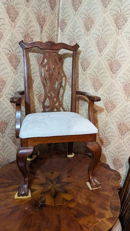 Комод старинный. Всё родное, деревянный. Будет произведена реставрация 6