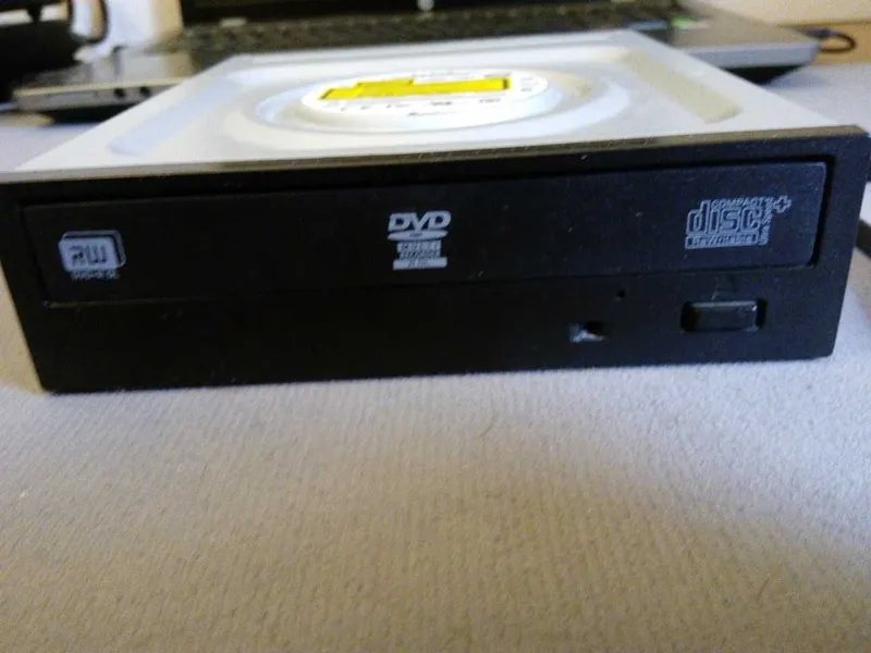 дискавод пишуший DVD RW — фото 1