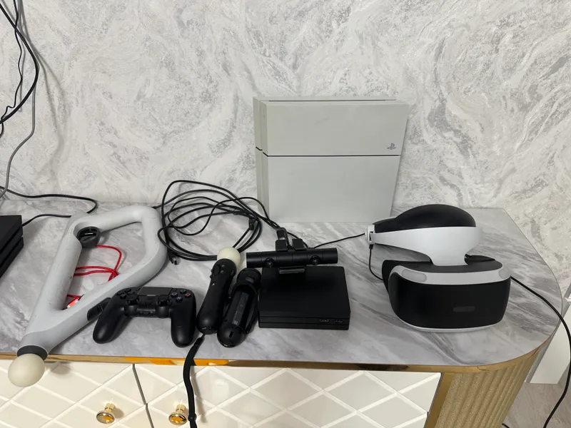 PlayStation 4 + VR 1 1 PlayStation 4 + VR 1 1