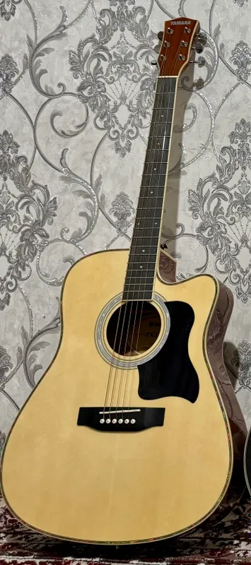 Gitara Yamaha