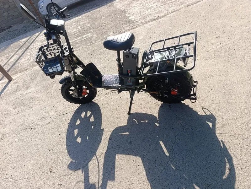 Skutir sotiladi 2 ta batarika 3 Skutir sotiladi 2 ta batarika 3