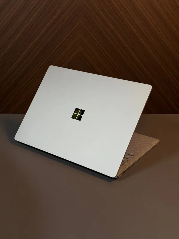 Kuchli Noutbuk Surface Laptop Alcantara — фото 1