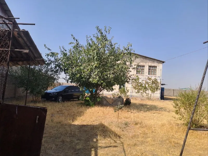 Xovli sotiladi 22sotih Yuqori chirchiqda gaz,suv, svet bor. 2 etajlik — фото 4