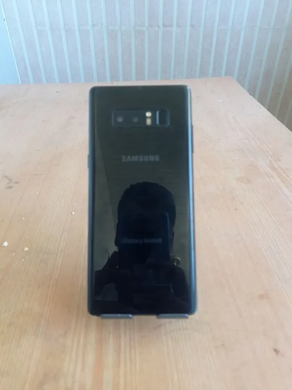 Samsung Not 8 narmalni telefon sensir singan ozgina ekranga ham otgan 2 Samsung Not 8 narmalni telefon sensir singan ozgina ekranga ham otgan 2
