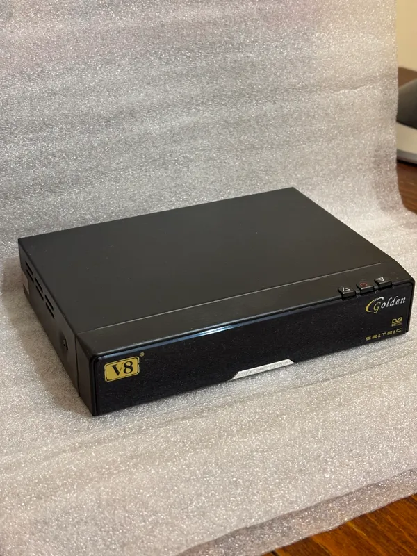 Спутниковый ресивер V8 Golden(DVB-S2/T2/C)комплект