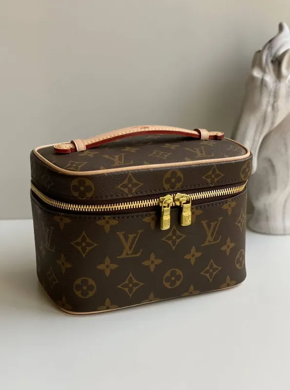 Косметичка от lv 1 Косметичка от lv 1