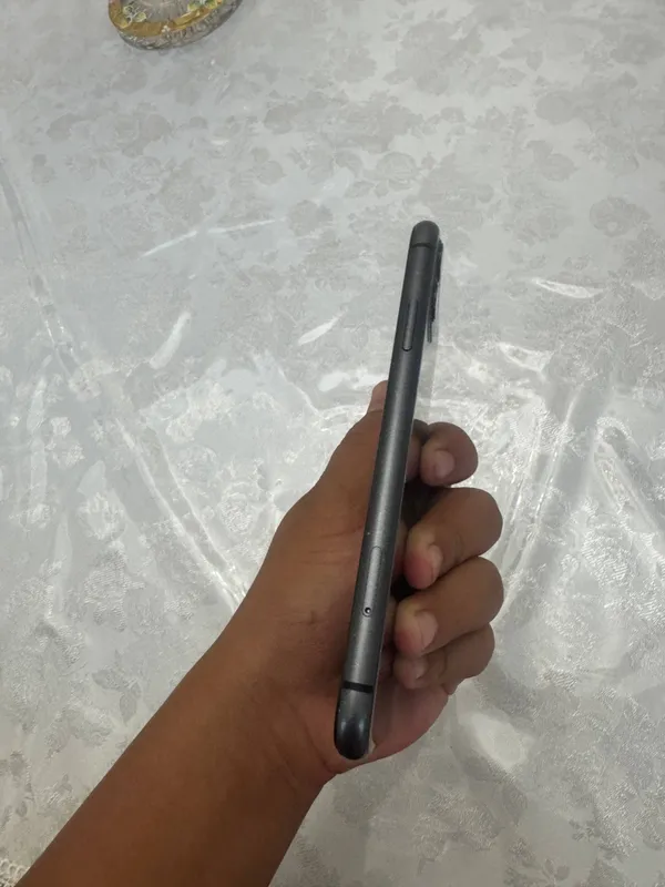 iPhone 11 black 3