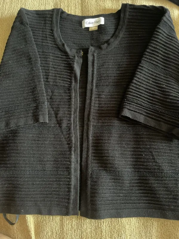 Продается крфточка calvin klien 1 Продается крфточка calvin klien 1