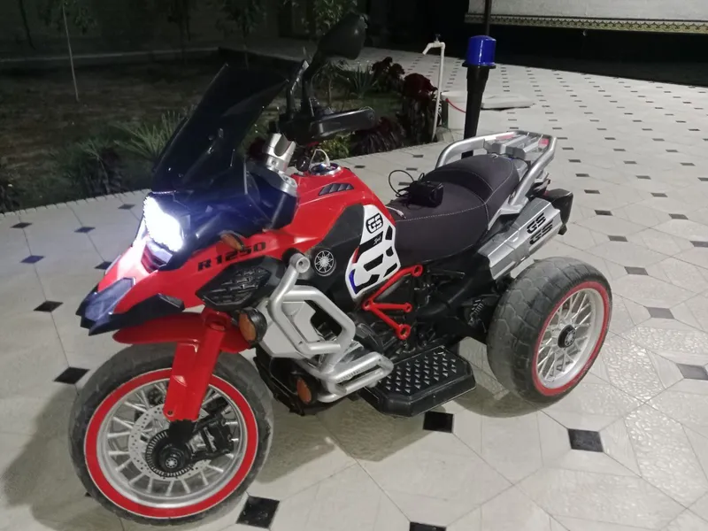 Skuter uch oyoq zaryadniklari bor 1 Skuter uch oyoq zaryadniklari bor 1