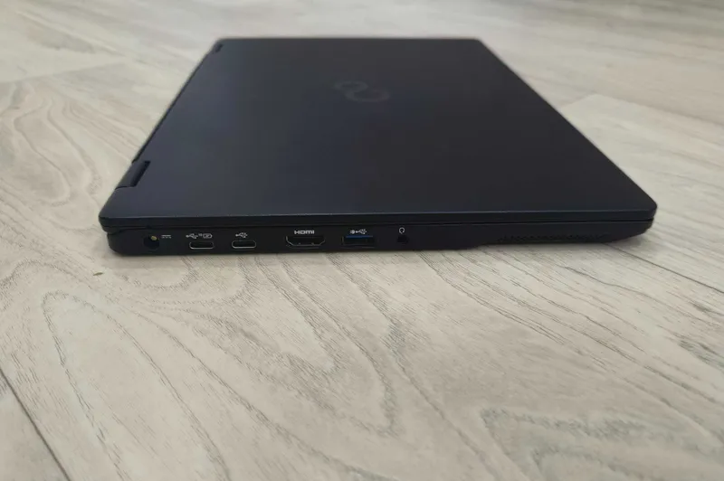 Fujitsu Lifebook X360 i7-10510U 16GB 128GB SSD 13.3 FHD Touch 8 Fujitsu Lifebook X360 i7-10510U 16GB 128GB SSD 13.3 FHD Touch 8