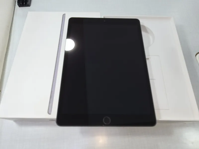 Ipad 7th Generation. Wifi, 128 GB 4