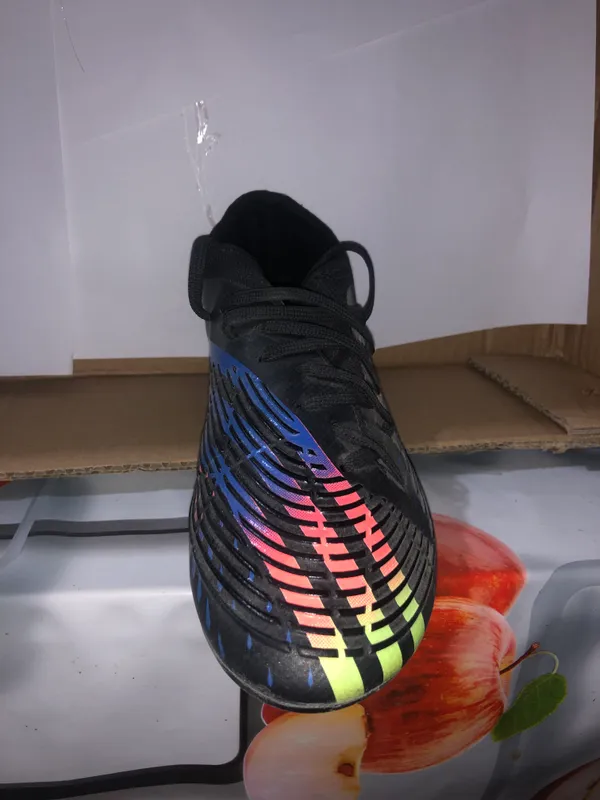 Adidas Predator futbol butsiları 2 Adidas Predator futbol butsiları 2