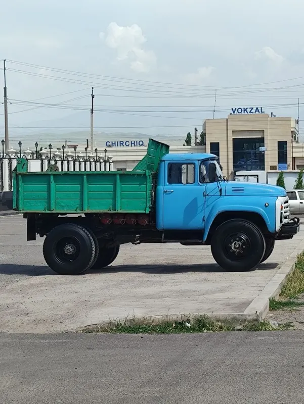 Продаётся ЗИЛ 130 состояние средня. Год выпуска 1989 Продаётся ЗИЛ 130 состояние средня. Год выпуска 1989