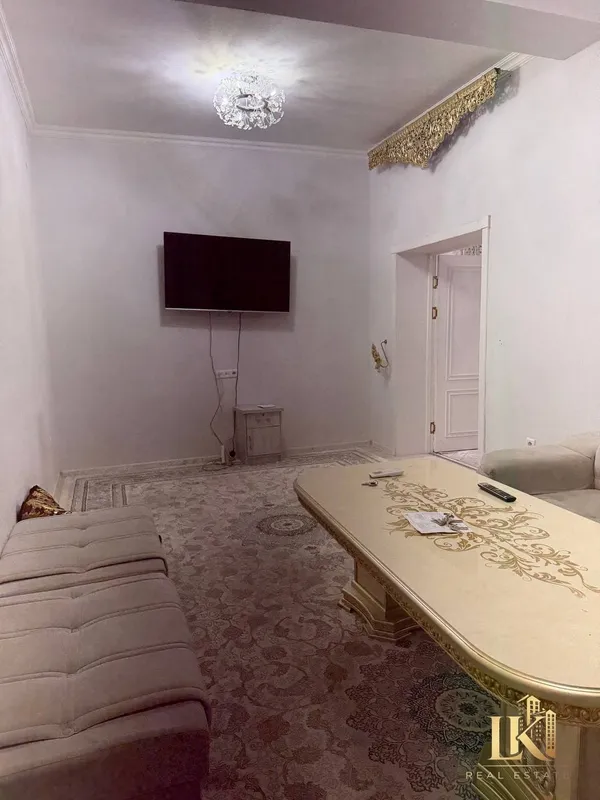 Yangi qurilgan uyda ta’mirli, mebel va texnika bilan to‘liq jihozlangan, avtoturargoh joyi bor, g‘ishtli uyda joylashgan keng 2 xonali kvartira sotiladi 6