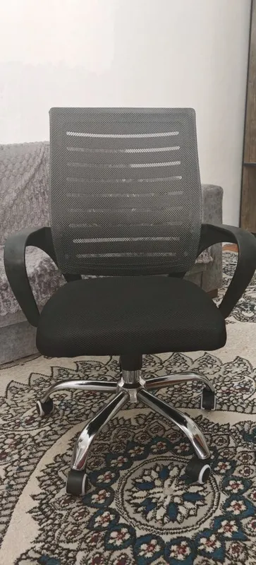 Ofis stulini sotaman. Ofis stulini sotaman.