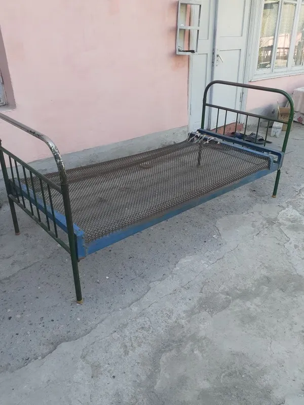 Советская железная кровать