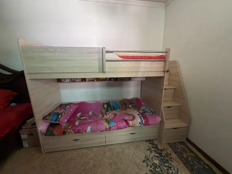 Krovat sotiladi ikki etajli xolati ideal 1