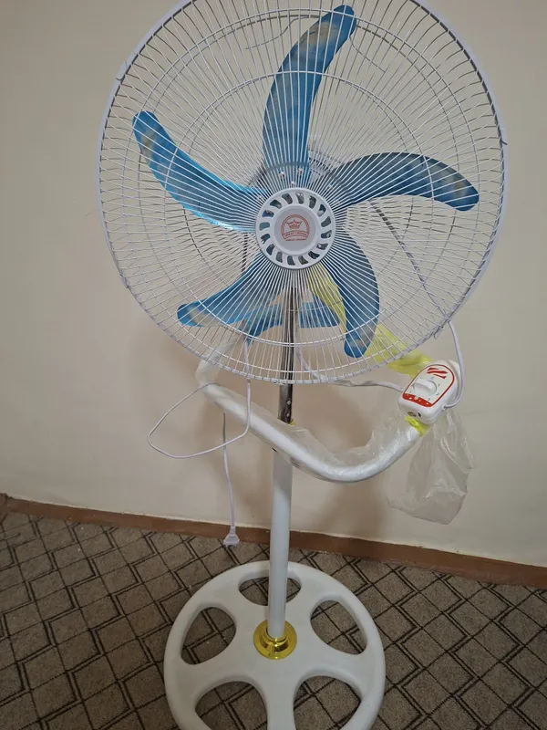 Yangi ventilyatorlar sotiladi. Yangi ventilyatorlar sotiladi.