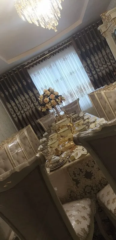 С бонусом.Продается стол и 12 стульев 6 С бонусом.Продается стол и 12 стульев 6