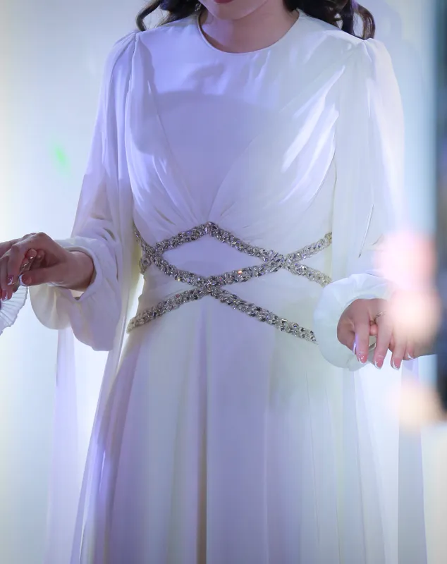 Hurrem uslubidagi oq uzun ko‘ylak 2