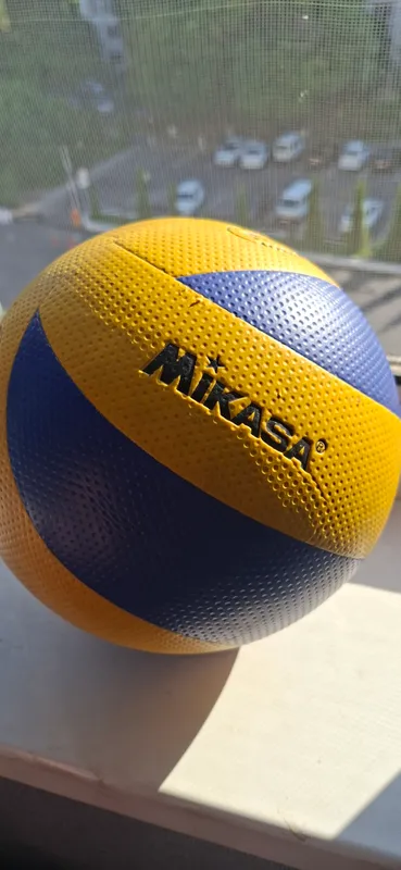 Продаю волейбольный мяч Mikasa 2 Продаю волейбольный мяч Mikasa 2