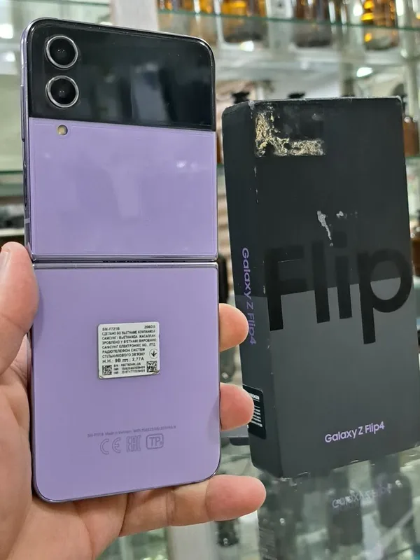 Samsung Z Flip4 память 8/256GB 2 Samsung Z Flip4 память 8/256GB 2