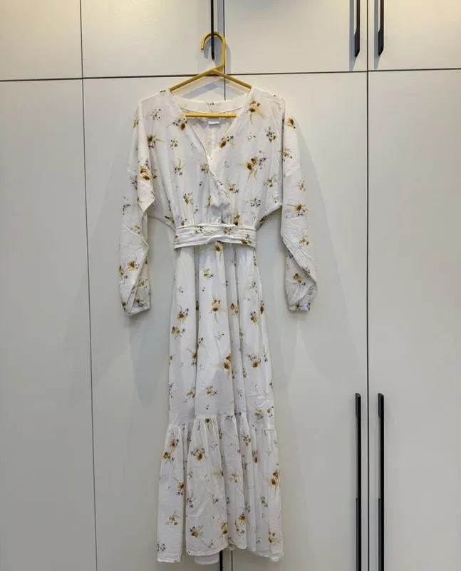 Платье H&M макси с цветочным принтом , размер S 2 Платье H&M макси с цветочным принтом , размер S 2