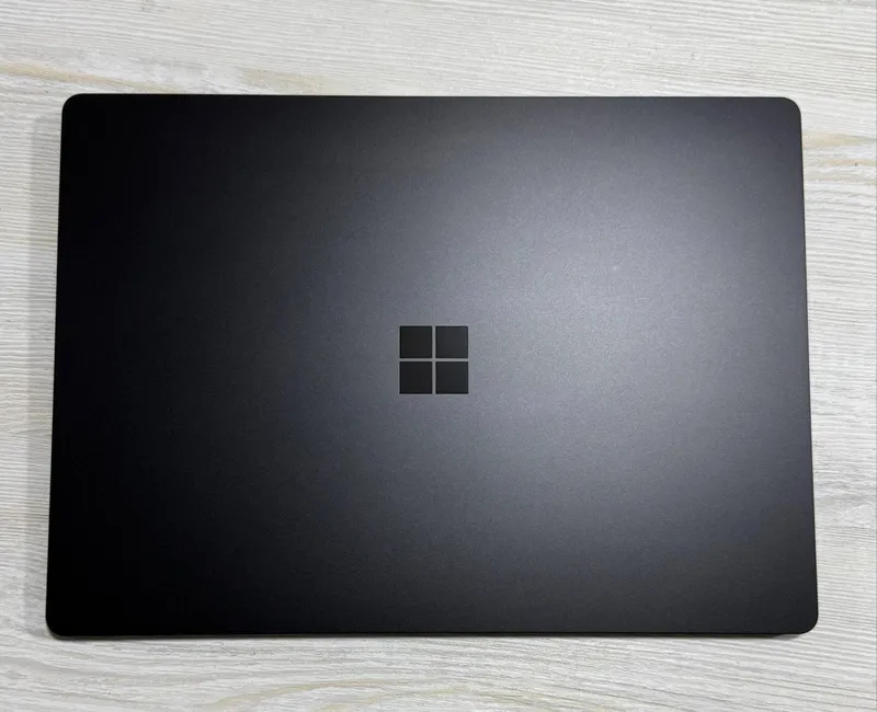 Surface Laptop 5 13.5” 2K Core i5-1245U 16/512GB 1 Surface Laptop 5 13.5” 2K Core i5-1245U 16/512GB 1