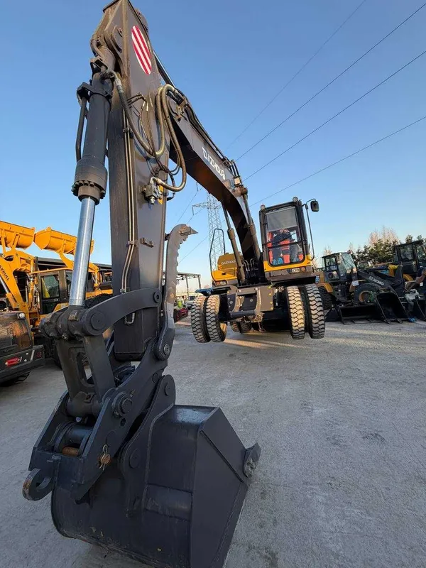 Колёсный экскаватор DAZHOU QNL150F