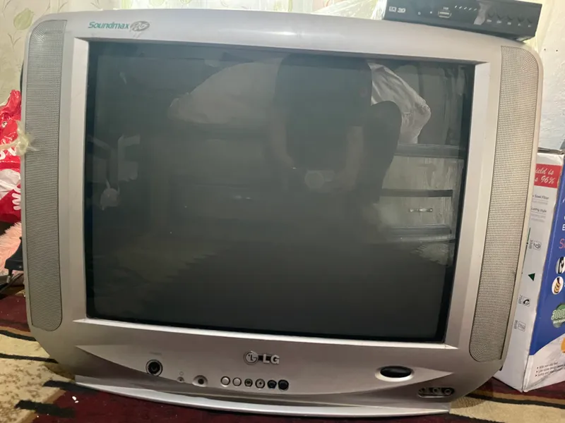 Televizor sotiladi 2