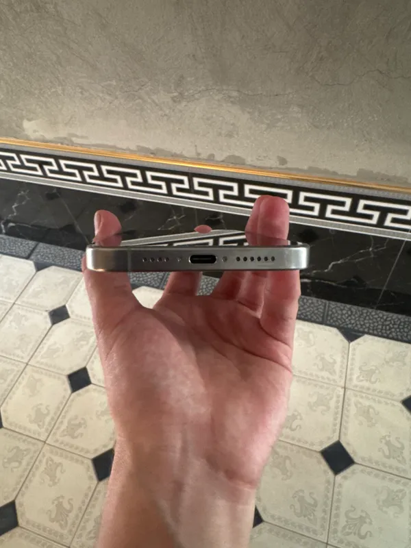 Iphone 15 pro max  holati zoʻr yomkis 89% dak bor — фото 4