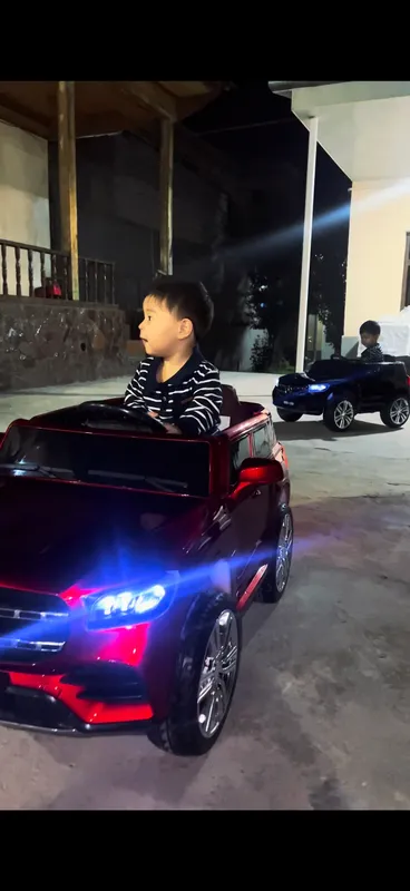 Bolalar mashinasi holati yaxshi 2 Bolalar mashinasi holati yaxshi 2
