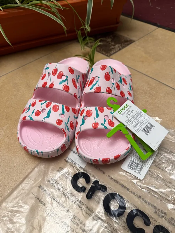 Продам новые ОРИГИНАЛЬНЫЕ кроксы