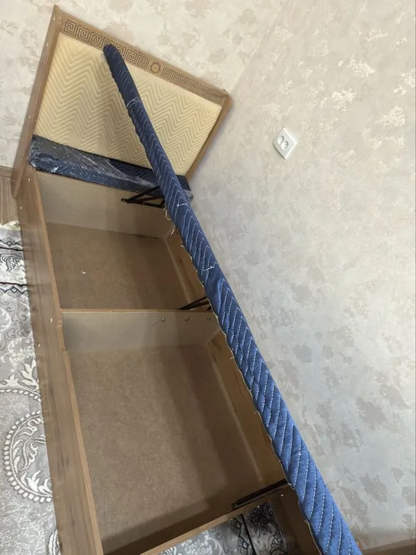 Продаётся односпальновые кровати б/у. 2 Продаётся односпальновые кровати б/у. 2
