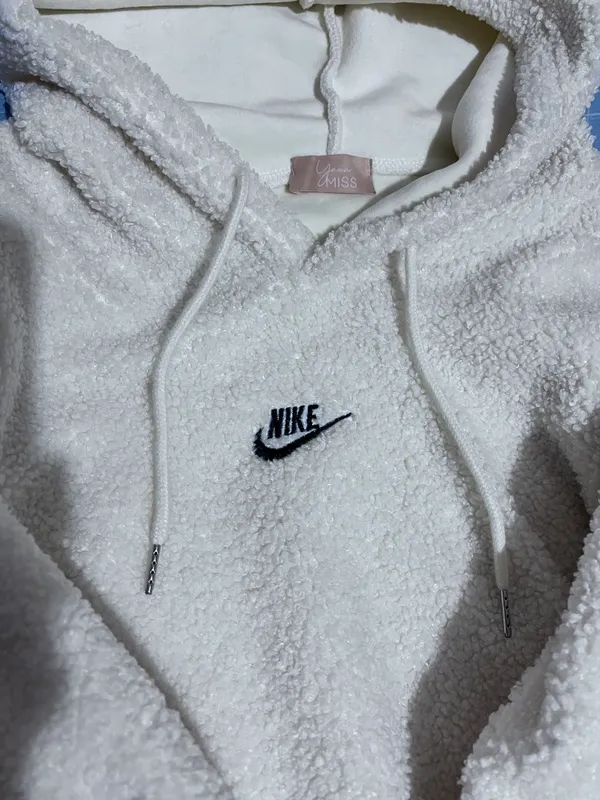 Белая женская толстовка барашек Nike 3 Белая женская толстовка барашек Nike 3
