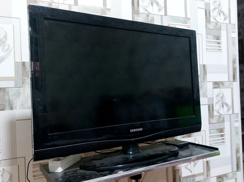 Телевизор Samsung 32 LCD — фото 1