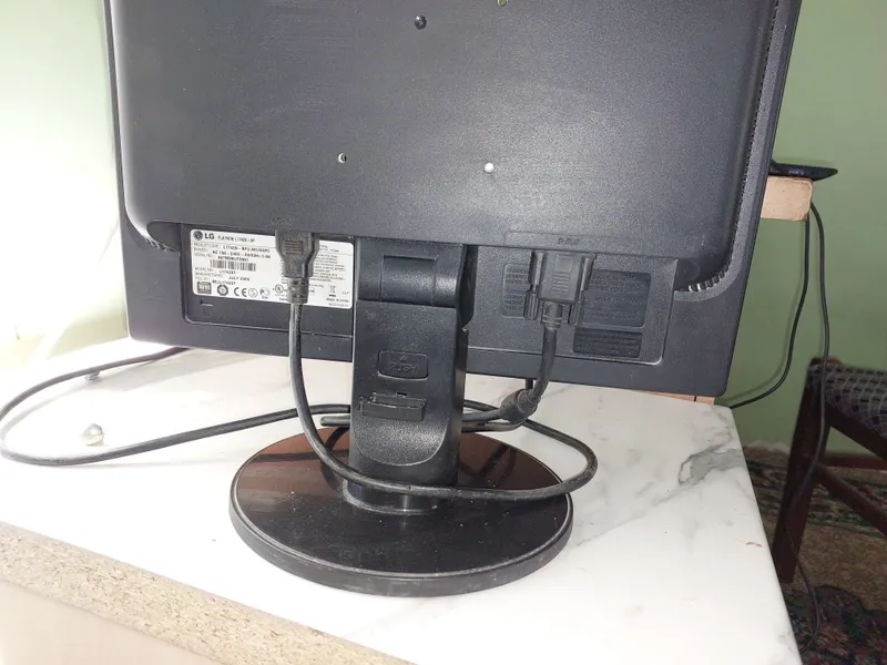 Monitor lg 17 kvadrat 4