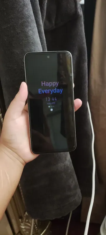 telefon hamma malumot rasmda qoyilgan narx 1Mln 6