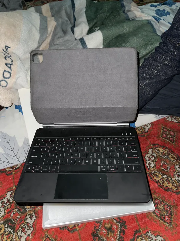 Оригинальная клавиатура для iPad Pro 12.9 M2 5