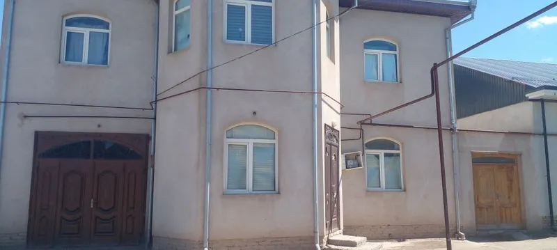 Hovli uy joy sotiladi