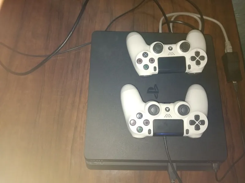 Playstation 4 slim