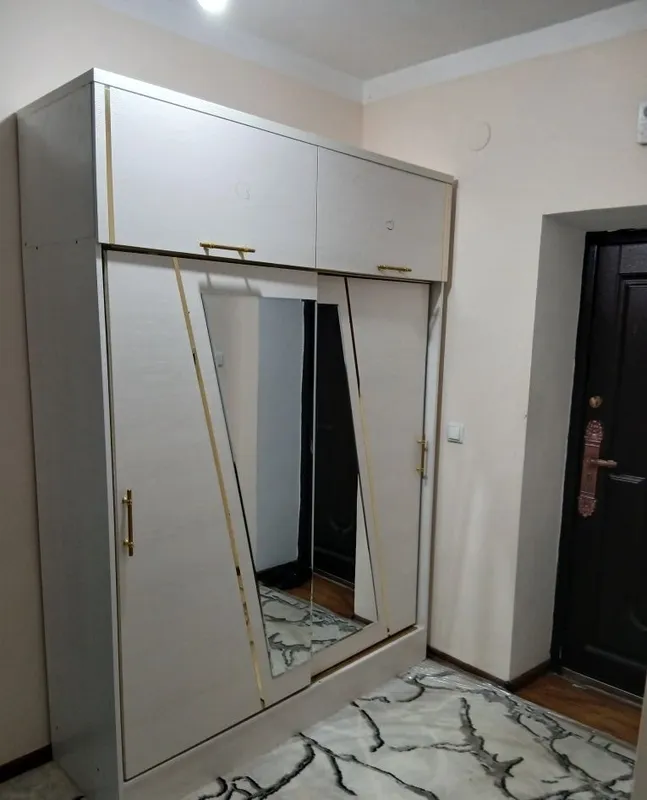 Viloyat hokimyatining ruparasida 11 maktab yonida Qarshi shahar markaz 1 Viloyat hokimyatining ruparasida 11 maktab yonida Qarshi shahar markaz 1