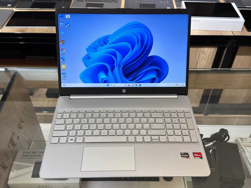 HP LAPTOP 15-ef2xxx Ryzen 5 5500U RAM 8 SSD 256