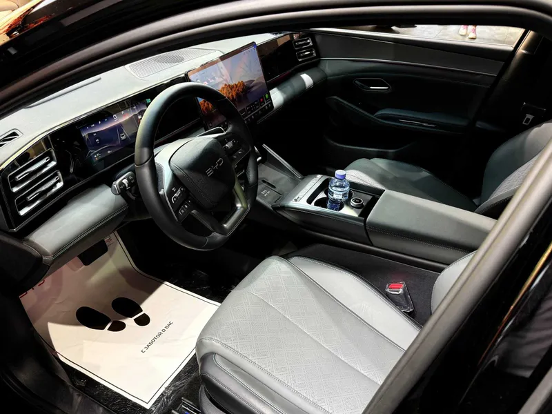 BYD Seal 6 DM-i 120 km Flagship 4 BYD Seal 6 DM-i 120 km Flagship 4