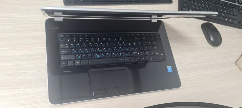 HP Pavilion notebook sotiladi core i3 inside — фото 4