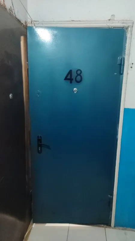 Входная железная дверь б/у продается 1 Входная железная дверь б/у продается 1