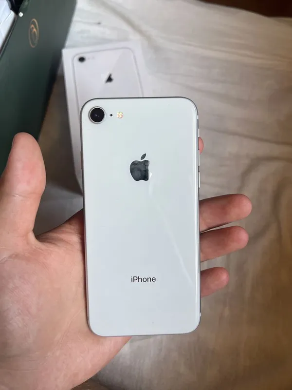 Iphone 8 белый,oq 3
