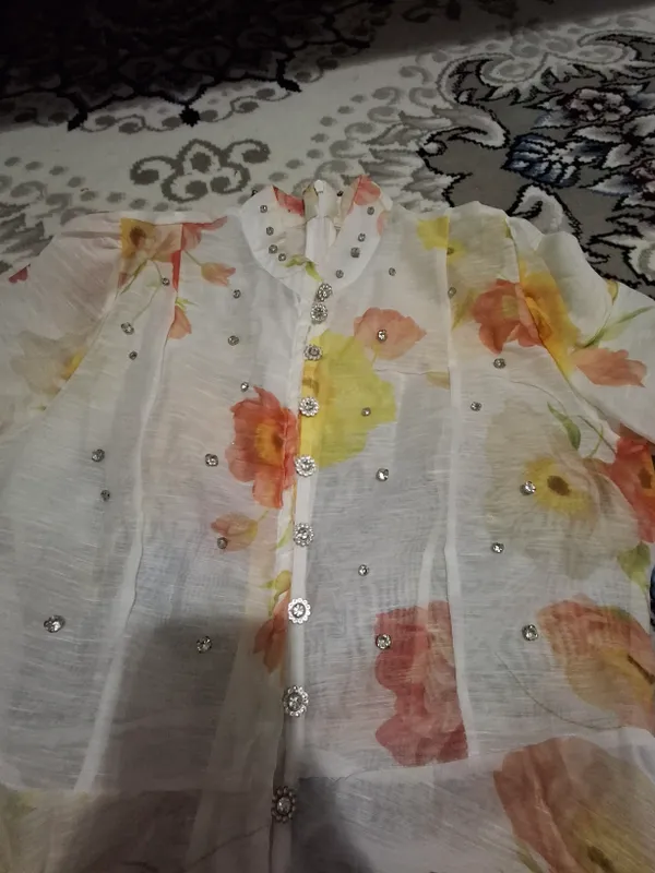 ko‘ylak sotiladi, 1 marta kiyilgan, holati yaxshi 2 ko‘ylak sotiladi, 1 marta kiyilgan, holati yaxshi 2